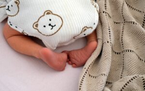痛くないパンプスは研修や立ち仕事で本当に効果的？足痛い悩みを解消する方法は？
