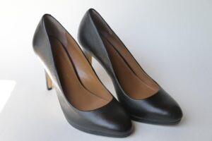 痛くないパンプスは足の痛みが減る？靴選びのポイントを徹底解説！